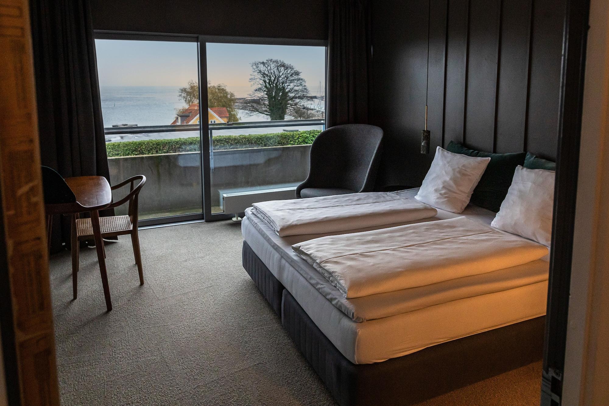 Marina Hotel
