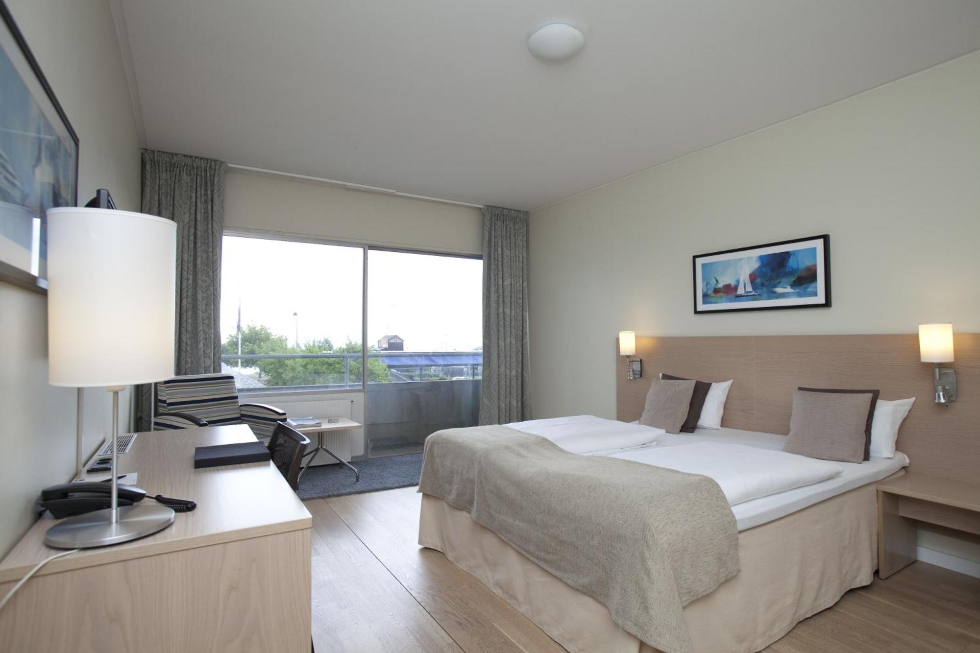 Marina Hotel